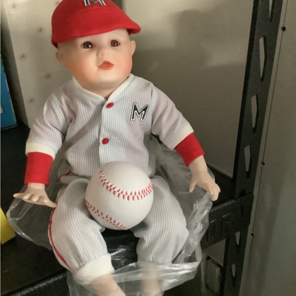 VINTAGE Yolanda's Picture Perfect Babies “Michael” Ashton Drake Baseball player